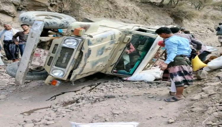 نجاة 15 شخصاً من موت محقق في حادث مروري مروع في جبل شاهق بتعز