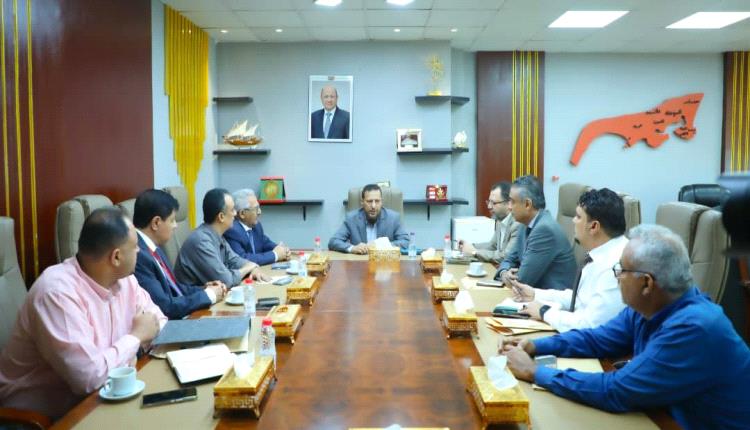 في ثلاثة لقاءات منفصلة.. محافظ عدن يناقش تعزيز التنمية وتوفير الأودية وتنظيم المركبات 