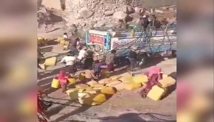 العطش سلاح حرب.. الحوثيون يفرض حصارًا مائيًا خانقًا على قرى حجور في حجة