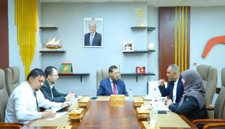 محافظ عدن يؤكد استمرار دعم المعلمين ووضع التعليم على رأس أولويات إدارته