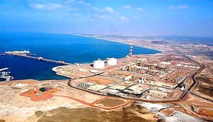 أوهام المليارات تتبخر.. خبير اقتصادي يفند أرقام تصدير غاز بلحاف ويكشف العائد الحقيقي للدولة