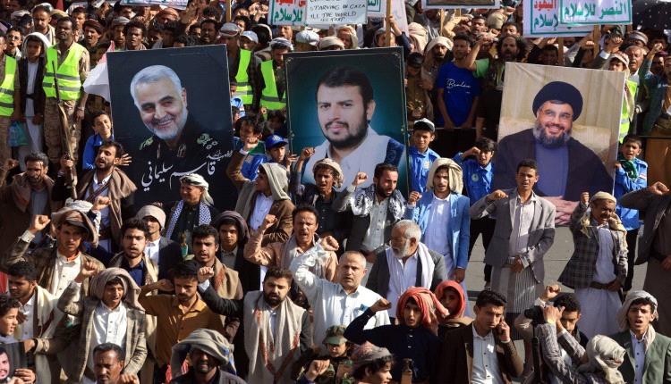 قيادات بالجماعة تشن هجوماً على الحوثيين بعد انتشار صور الفضيحة في شوارع صنعاء