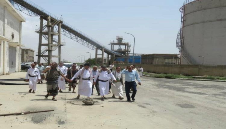 الحوثي يضرب تجارة الأسمنت ويكبد التجار خسائر كبيرة