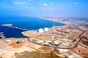 أوهام المليارات تتبخر.. خبير اقتصادي يفند أرقام تصدير غاز بلحاف ويكشف العائد الحقيقي للدولة