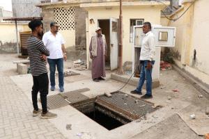 مؤسسة مياه عدن تسلّم موقع مشروع تركيب منظومة طاقة شمسية لـ11 محطة صرف صحي للجهة المنفذة