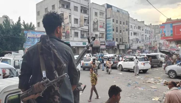 مسلح يقتل بائعًا داخل سوق شعبي في تعز وسط استمرار الانفلات الأمني