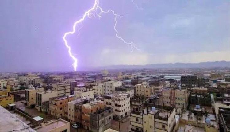 صواعق تقتل 5 أشخاص وتصيب آخرين في محافظتين