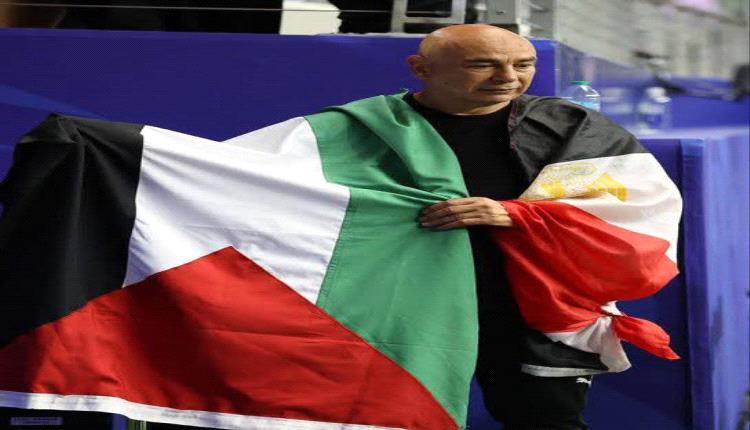 أول تعليق رسمي من الفيفا بعد رفع مدرب المنتخب المصري علم فلسطين