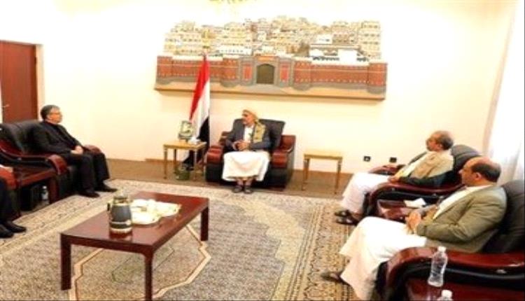 شاهد| إيران تفضح الحوثي في صنعاء.. وتختم بالدليل على صحة رواية الرئيس العليمي