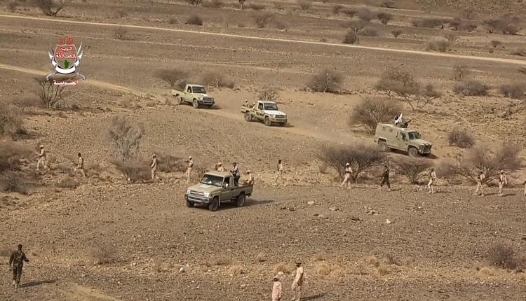 بدعم من التحالف.. العمالقة تنفِّذ مناورة عسكرية بالذخيرة الحية