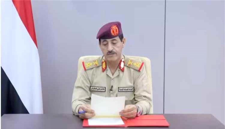 الدفاع اليمنية تعلن الحرب على الطائرة الإيرانية