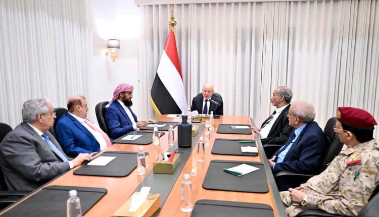 القيادة الرئاسية تقرع طبول الحرب مجلس الدفاع الوطني يستنفر الجيش ويطالب التحالف بدعم معركة بلا خطوط حمراء القيادة الرئاسية تقرع طبول الحرب مجلس الدفاع الوطني يستنفر الجيش ويطالب التحالف بدعم معركة بلا خطوط حمراء