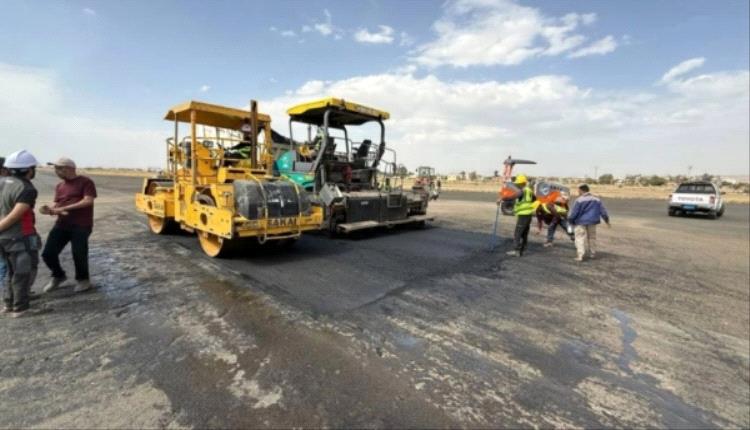 دموع الصباح واحتفال المساء.. تناقضات مطار صنعاء تفضح تمثيليات الحوثيين