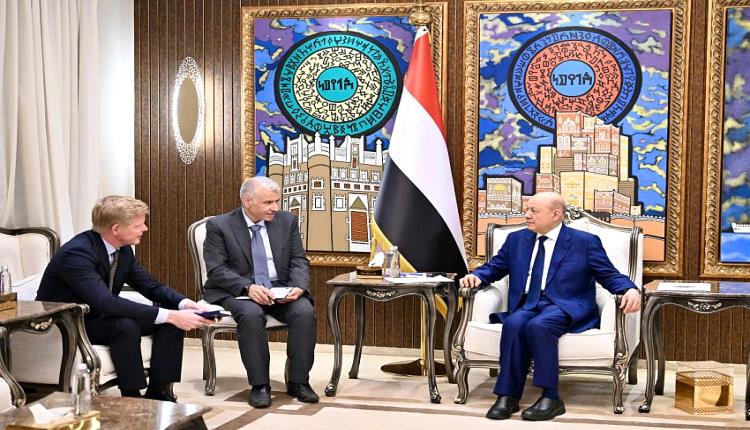 العليمي يضع شروطه أمام المبعوث الأممي ويعري الابتزاز الحوثي للعالم