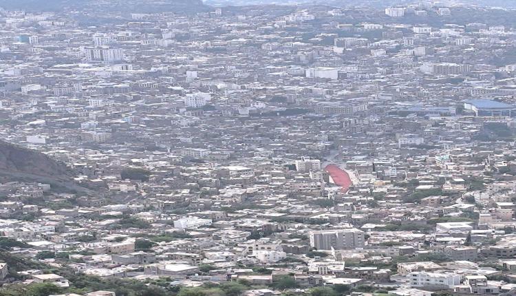 مسلح حوثي يعدم مواطن في سريبت تعز