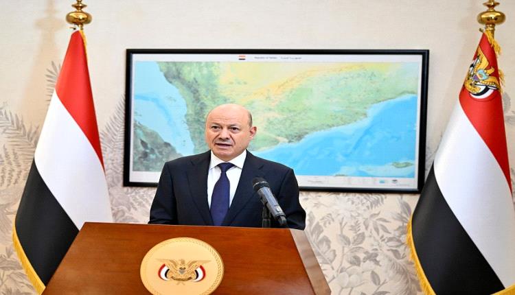 بقرار جمهوري حاسم العليمي يعلن بدء تصدير النفط ابتداءً من اليوم ويدعو الشعب والقبائل للالتفاف حول الجيش