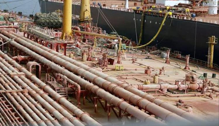 الحكومة تكشف أولى خطوات استئناف تصدير النفط.. زيادة الإنتاج 25% وعائدات الصادرات إلى البنك المركزي