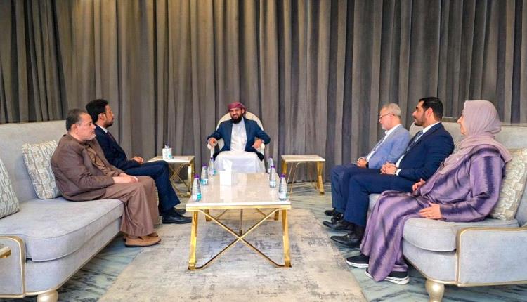 تفاصيل لقاء هام جمع المحرمي مع قيادة هيئة التشاور والمصالحة