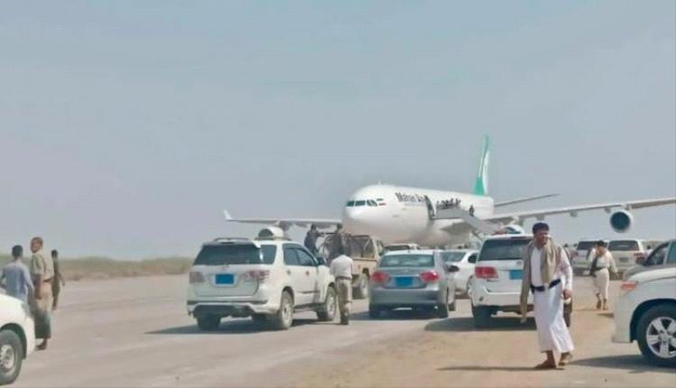 الحصار الأمريكي يدفع إيران إلى تسليح الحوثي جوًا