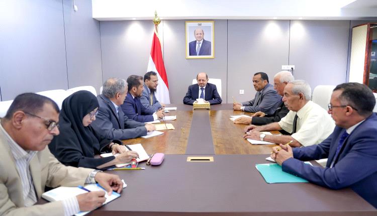الحكومة: عدن في صدارة الأولويات ونعمل على تحسين الخدمات ومعالجة الاختلالات 