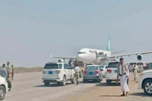 الحصار الأمريكي يدفع إيران إلى تسليح الحوثي جوًا