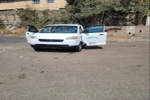 عبارة فوق باص تثير رعب الحوثي في إب.. والجماعة تسارع في اختطاف السائق