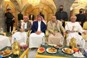 صحفي يفتح النار على الشرعية والسعودية: فرص حسم الحوثيين أُهدرت ولا تبيعوا اليمنيين الوهم