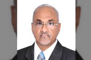 عاصفة تضرب حكومة شائع.. أول وزير يستقيل ويوجه رسالة نارية للرئاسي