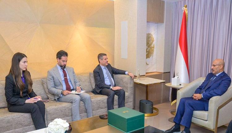 طارق صالح أثناء توديع السفير الأمريكي: استمرار الشراكة لمواجهة الحوثي وإيران