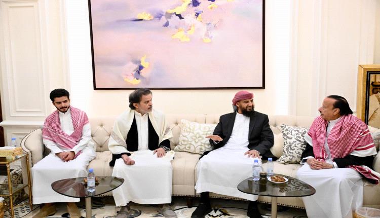 المحرّمي يعزي أسرة هادي في الرياض