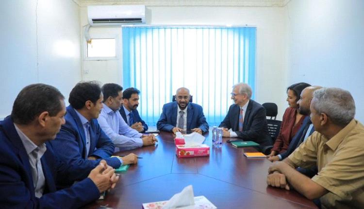 تحذيرات من عبء اقتصادي كارثي.. صافر تكشف للسفير الألماني تداعيات توقف تصدير النفط والغاز