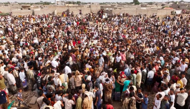 تهامة تودع شهيدها وحيش بموكب مهيب امتد على طول الخط الساحلي من مدينة المخا إلى الخوخة 