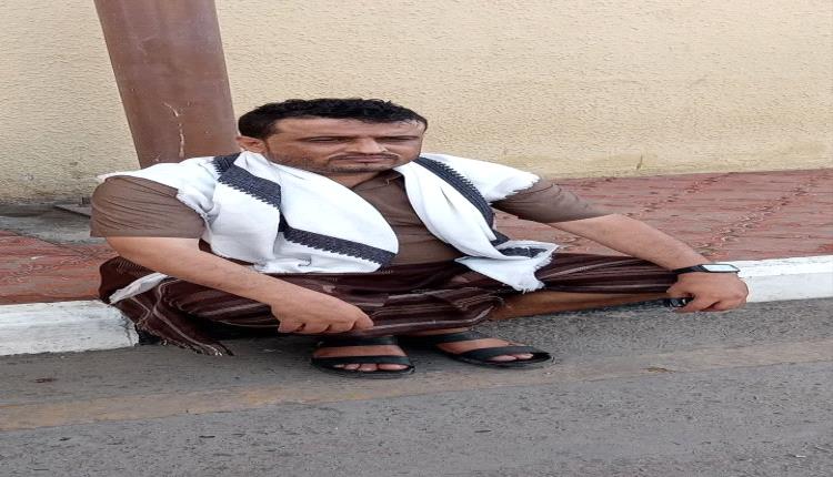 غموض يلف اعتقال الصحفي الحنشي بأبين.. اقتحام منزل وحشد قبلي ومطالبات بالكشف عن مصيره