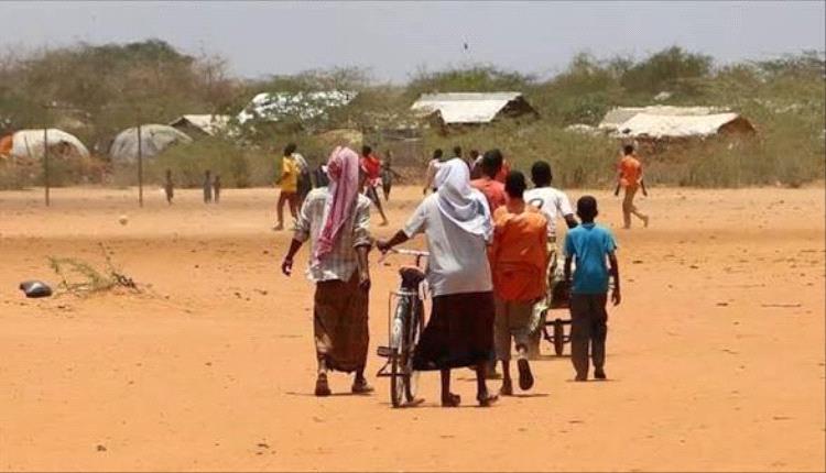 اسباب أمنية واقتصادية تدفع 19 أسرة للنزوح