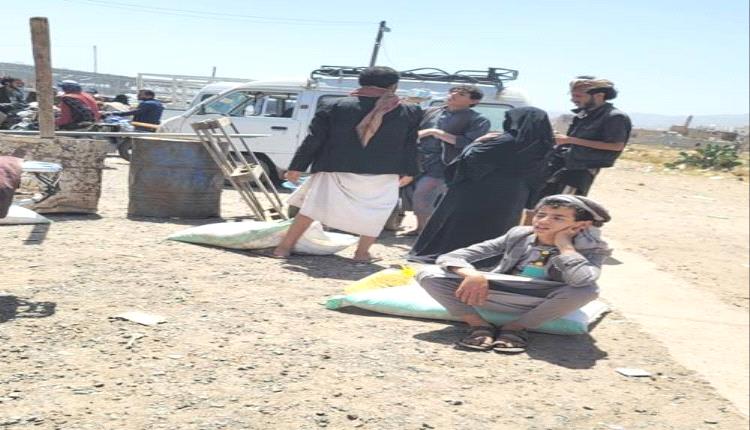 جريمة هيئة الزكاة الحوثية.. توزيع أغذية مغشوشة وتالفة على جائعي صنعاء وإب