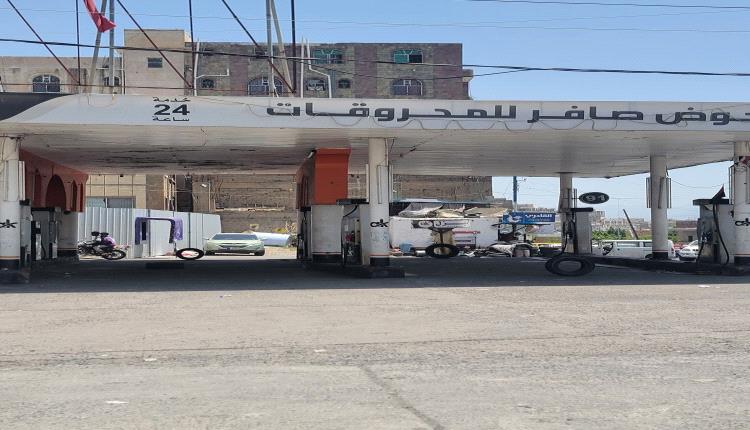 قوات الإخوان تفجر أزمة وقود خانقة في تعز وترفع الأسعار إلى مستويات قياسية