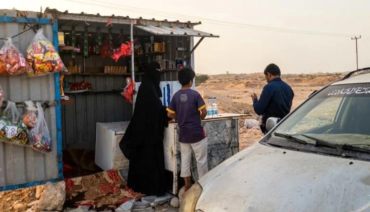 مهن كانت حكرًا على الرجال.. يمنية تفتح مشروع على طريق المهرة 