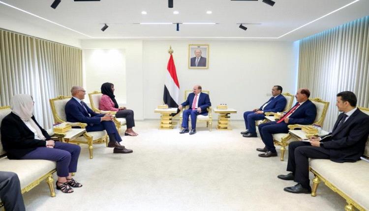 الزنداني يستقبل وفد دولي رفيع لتعزيز الاستجابة الإنسانية والانتقال إلى التنمية