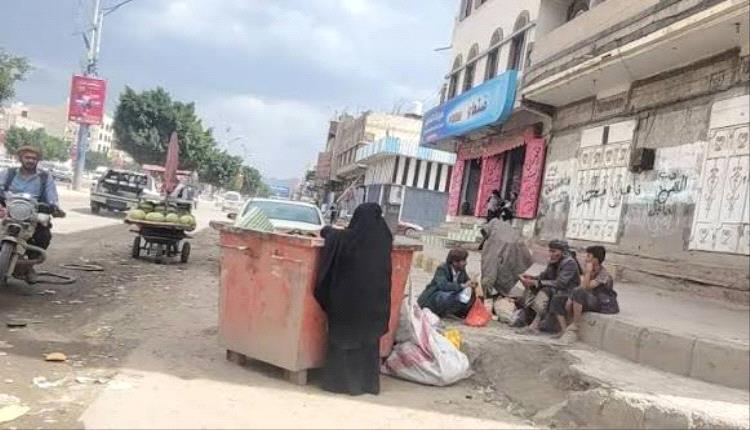 جوعى صنعاء يأكلون من حديقة الحيوان.. الحوثي يوصل الشعب إلى المجاعة المطلقة 