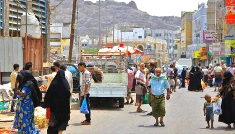 حكومة تحت رحمة الحوثي.. 4 سنوات من الرضوخ لتهديدات عبدالملك إصلاحات اقتصادية على الورق 
