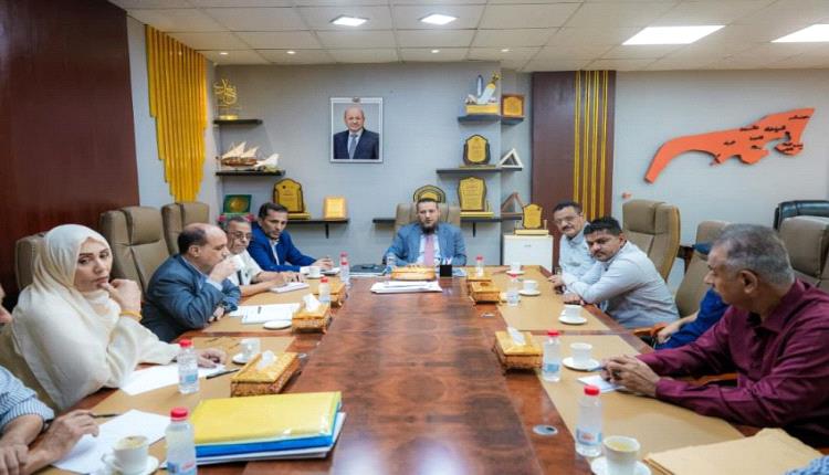 الدولة تستدعي مدراء مديريات عدن.. اجتماع طوارئ لرفع جاهزية القطاعات وحسم المشاريع المتعثرة 