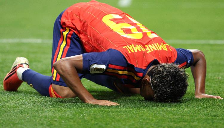 4 أسباب خطيرة لاحتفال لامين يامال بالسجود أمام المنتخب السعودي 