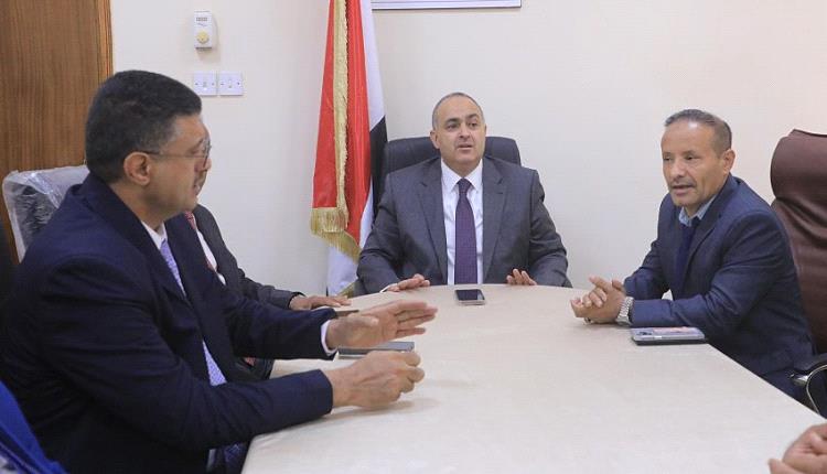 المالية والبنك المركزي يفرضان الحوكمة والرقابة الشبكية الصارمة على الإيرادات والموازنات في مأرب