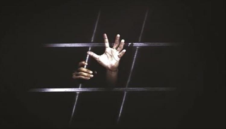خلاف على "فيسبوك" ينتهي باختطاف الحوثيين امرأة مسنة واحتجاز عائلتها 