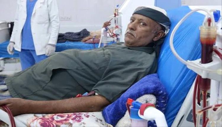 مات على سرير العلاج.. تعز تبكي ضحيتها الثانية خلال 48 ساعة بسبب "محلول وجهاز" محاصرين