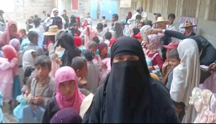 بين تطرف الإخوان وفاشية الحوثي.. مديرة مدرسة تطرد طفلة بسبب اسمها