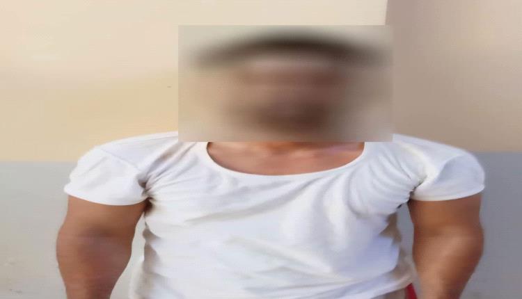 ضبط متهم شرع في قتل بائع قات وآخر متورط في سلسلة سرقات بعمليتين منفصلتين بعدن