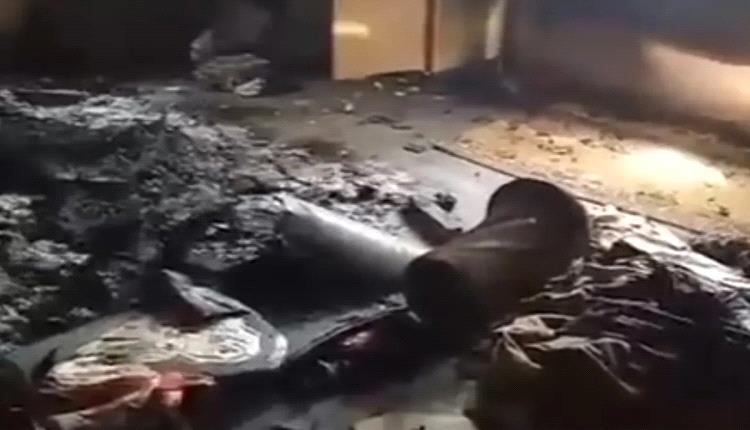 مشرفو الحوثي يقتحمون منزلاً ويعتدون على النساء والأطفال قبل إحراقه بالكامل في البيضاء 