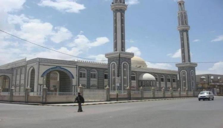 بقوة السلاح.. خطباء حوثيون يسيطرون على منابر مساجد ذمار