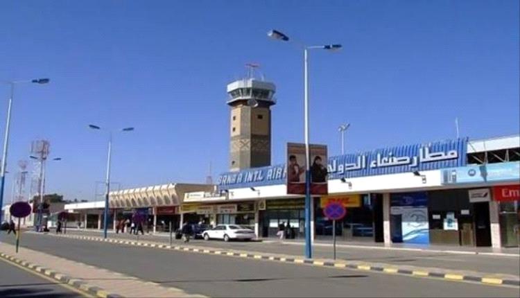 الحوثي يبطش بضباط مطار صنعاء بعد تسريب معلومات عن سفر قيادات على متن طائرات أممية 